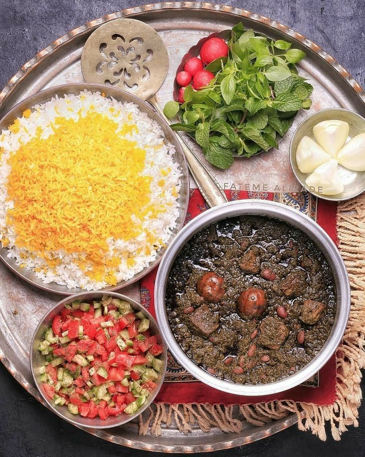 در آشپزی ایرانی از ابزار مناسب استفاده می شود